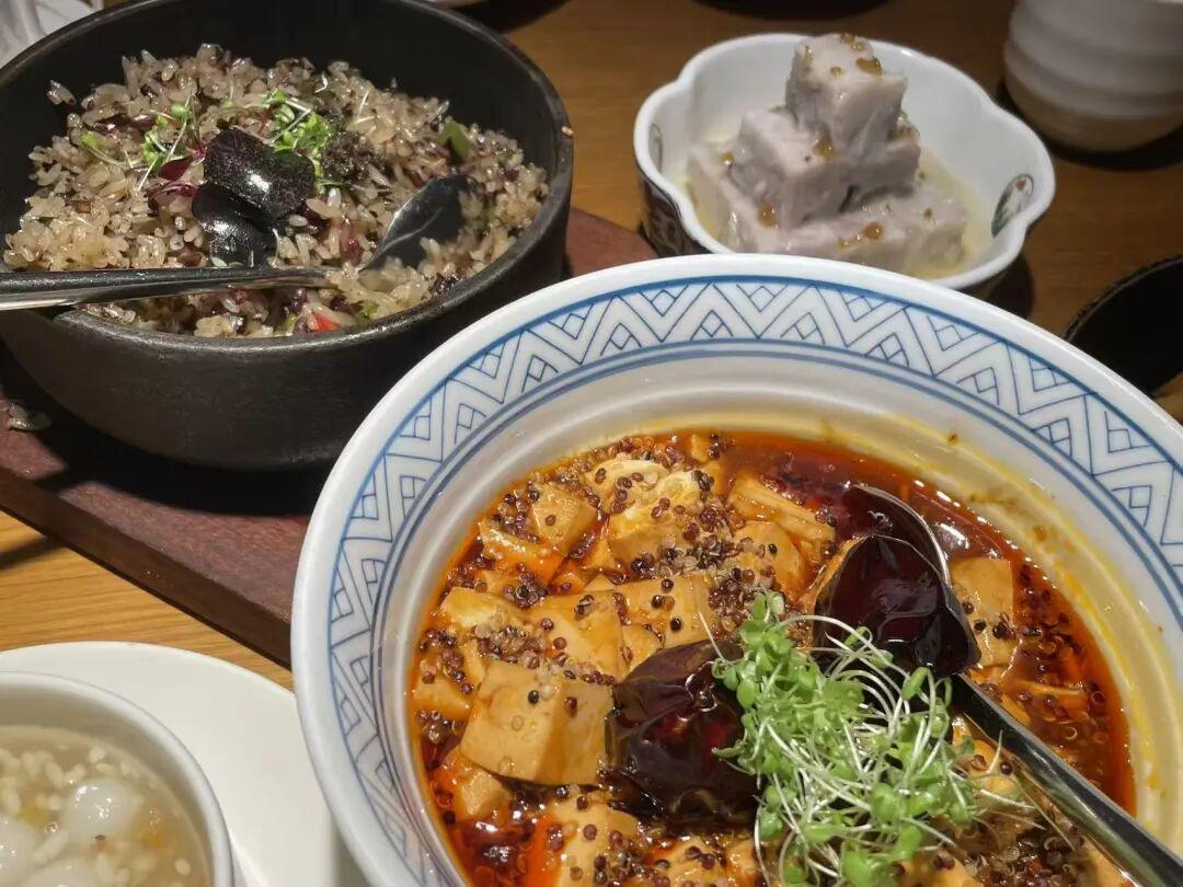 人均百元吃米其林？餐饮圈出了个“不按常理出牌”的排队王！