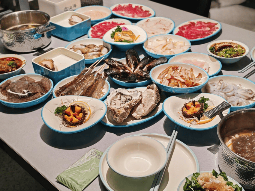 卖菜的来开火锅店了，用的全是“场外招”