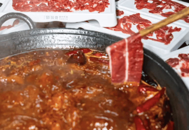 砸200万开店，日收990块！看懵餐饮人