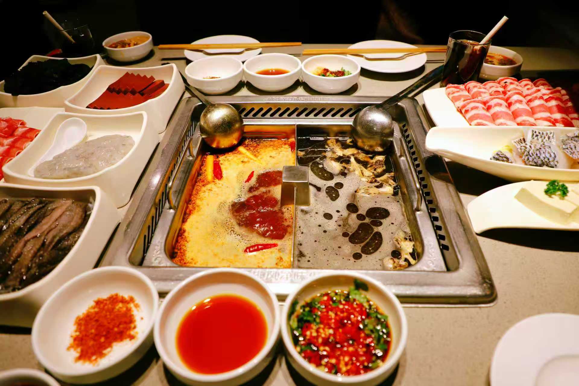 超市卖火锅，火拼正规军