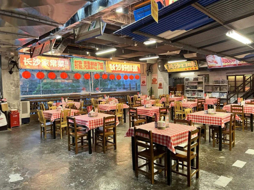 失去头牌“流量王”，“餐饮界迪士尼”还能撑多久？