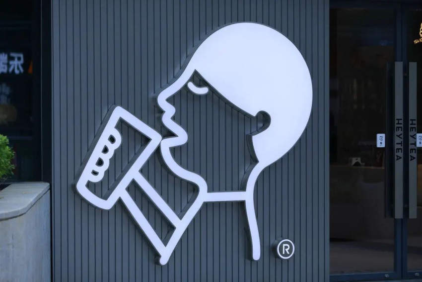 奈雪向右，喜茶向左，新茶饮下半场怎么走？